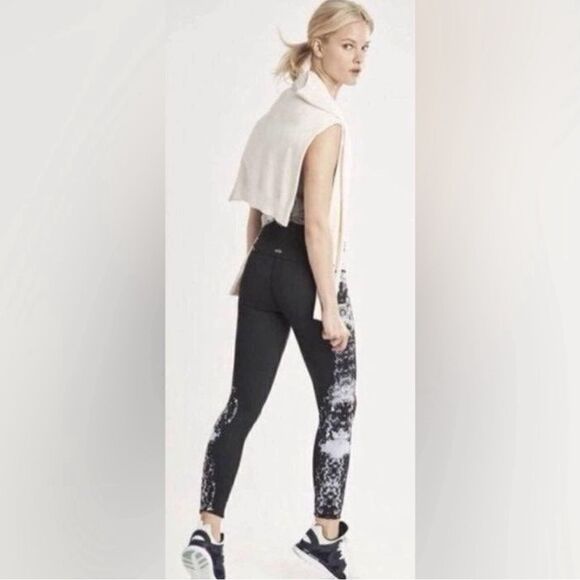Alo Yoga Black White Dark Krystal Graphic High Waisted Airbrush Workout Leggings - Picture 1 of 9